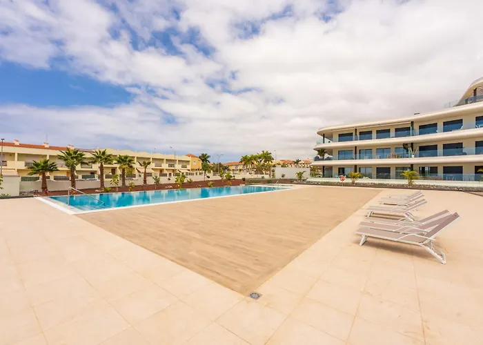 New Atlantic Homes Heated Pool - アパート アデヘ